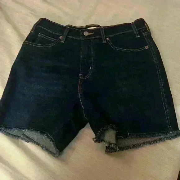 Signature Levi’s cutoff shorts NWOT brand new never worn. - Picture 1 of 11
